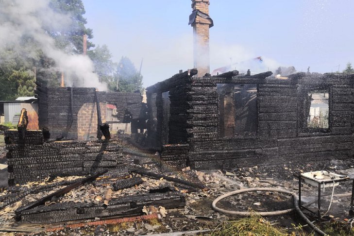 16-летняя девочка пострадала на пожаре в Иркутском районе