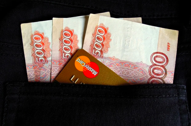 Почти полмиллиона рублей потерял иркутянин, пытаясь купить игровые деньги