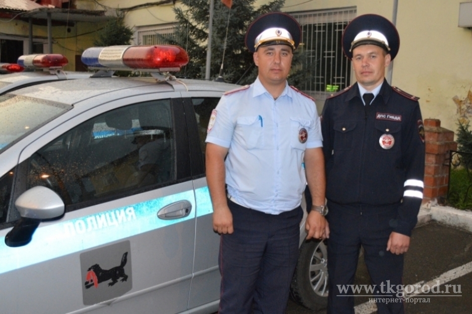 Сотрудник ДПС под Иркутском пришел на помощь водителю, которому стало плохо за рулем