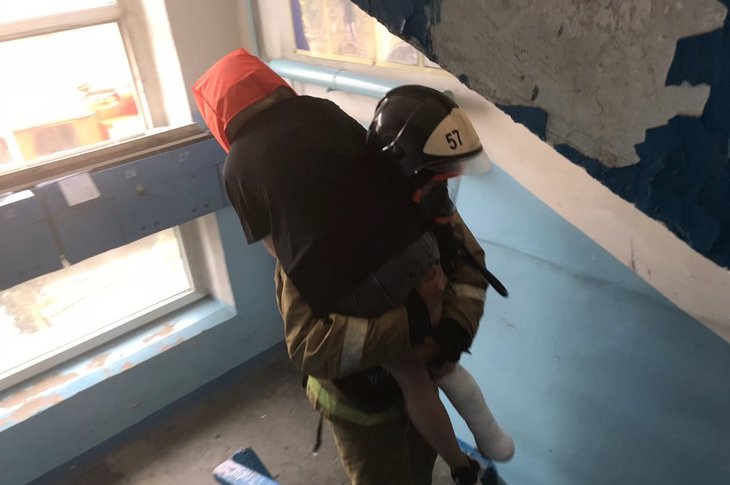 Десять человек спасли при пожаре в жилом доме в Усолье-Сибирскром