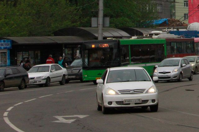 Автобус №13 протаранил иномарку в Ленинском районе Иркутска