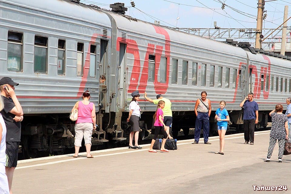 Более 10 пассажирских поездов на ВСЖД изменят на лето своё расписание