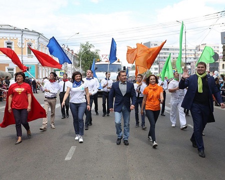 В праздничном шествии в Иркутске приняли участие около 45 тысяч человек