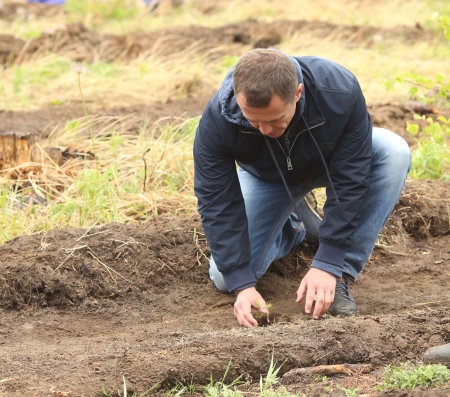 Мэр Иркутска Дмитрий Бердников принял участие в экологической акции «Посади дерево»