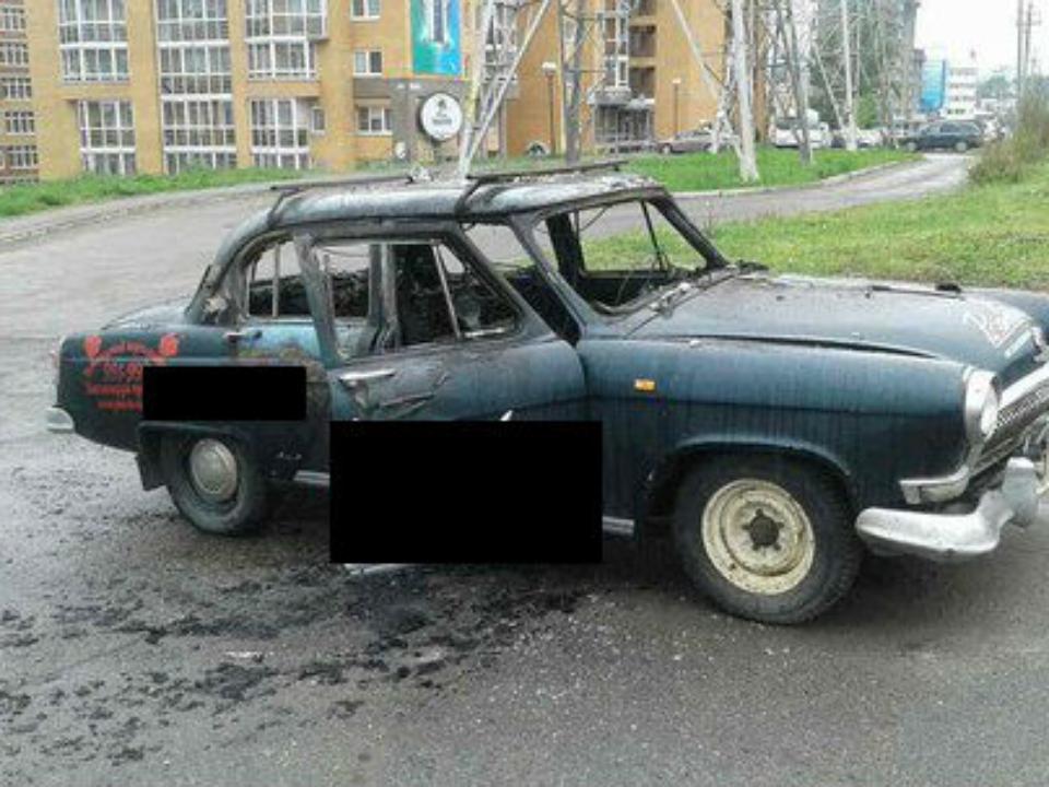 Автомобиль студии релакса подожгли ночью в Иркутске