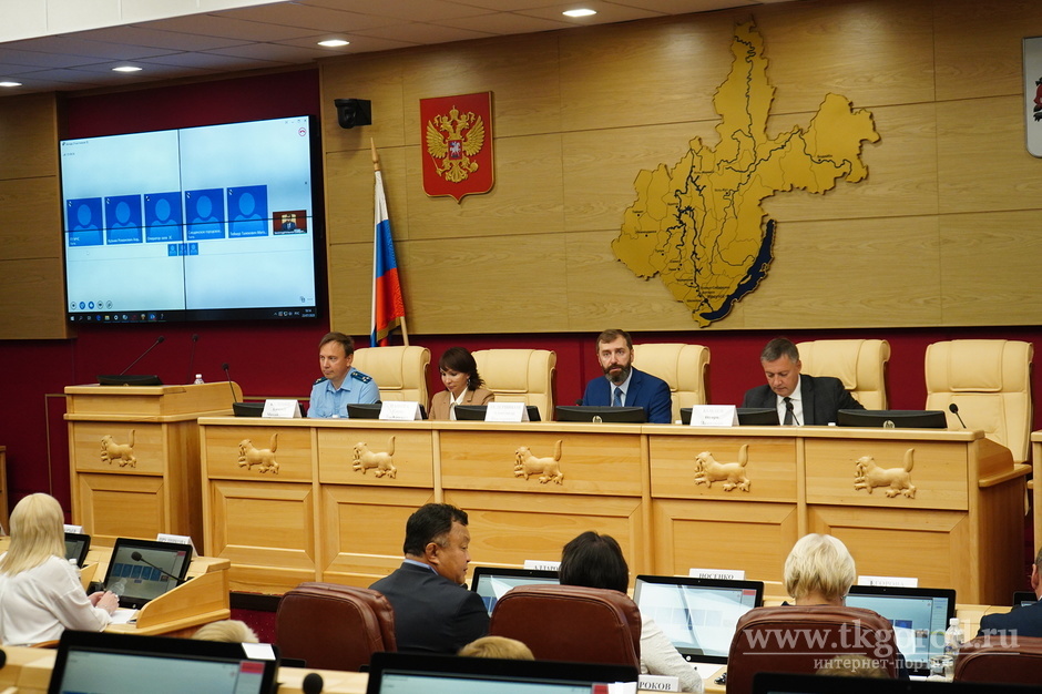 Проблемы экологии Байкала обсудили в Законодательном собрании