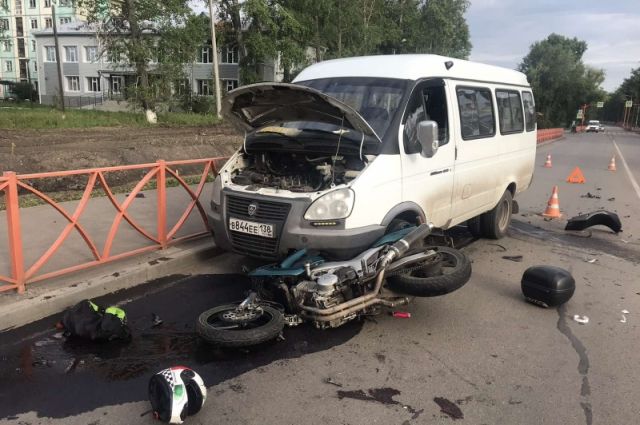Мотоциклист погиб при столкновении с двумя машинами в Черемхово