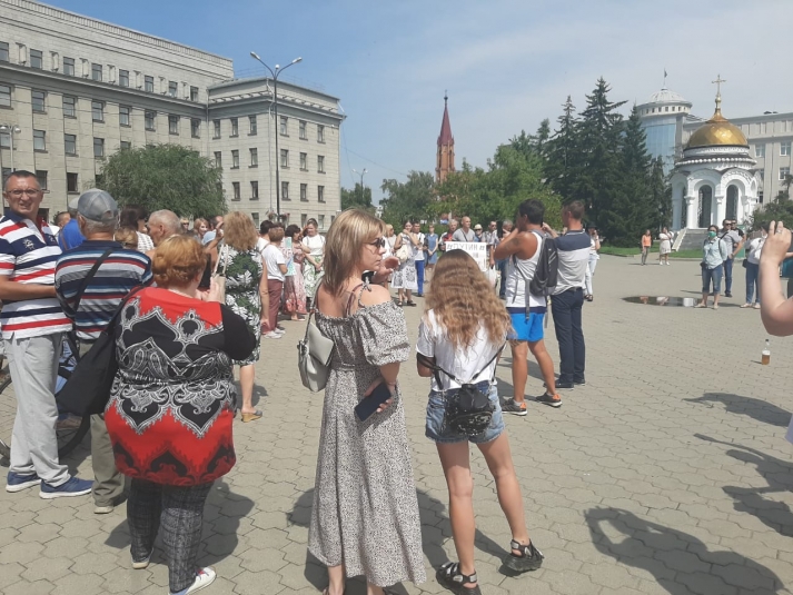 Акция в поддержку хабаровских событий прошла возле здания правительства Иркутской области
