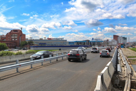 Мэр Иркутска Руслан Болотов проверил ход ремонтных работ на мосту через Ушаковку