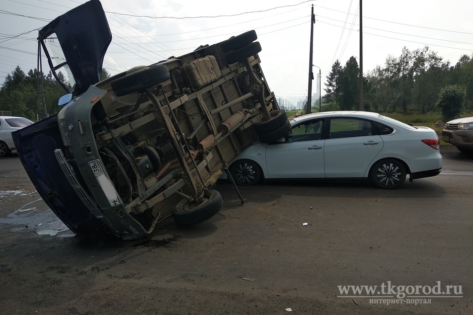 Пять человек пострадали в двух дорожных авариях на одном перекрестке в Братске
