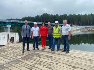 В Черемховском районе завершается строительство моста через реку Большая Белая