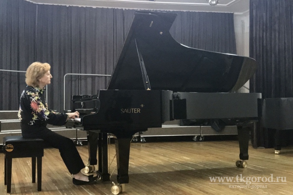 В Иркутский музыкальный колледж имени Фредерика Шопена доставили концертный рояль премиум-класса