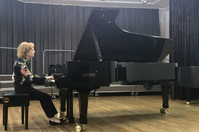 Концертный рояль премиум-класса доставили в музколледж имени Шопена в Иркутске