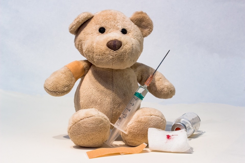Готовы? Вакцину от коронавируса в России начнут испытывать на детях