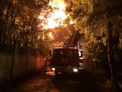 Крупный пожар ликвидирован на территории бывшего ИВВАИУ в Иркутске