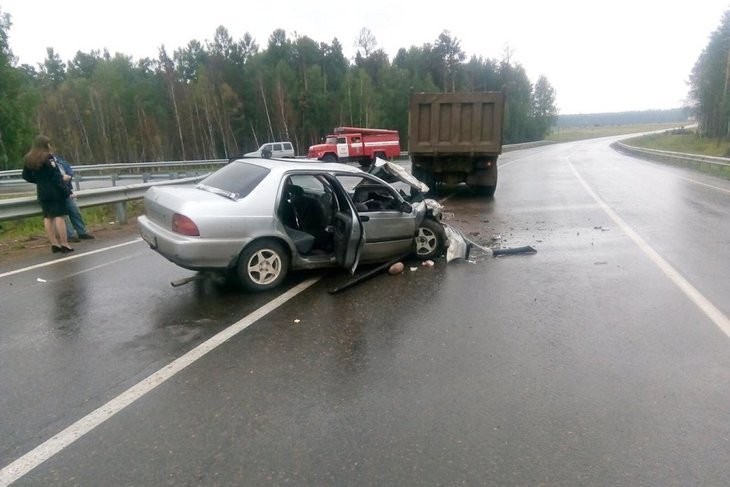 Четыре человека пострадали при столкновении легкового авто и грузовика на трассе Тайшет-Чуна-Братск