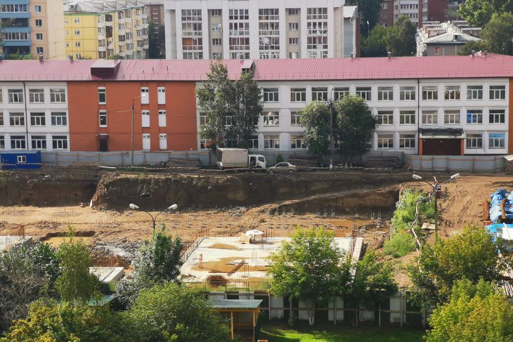 Строительство дополнительного здания школы №14 в Иркутске завершится летом 2021 года