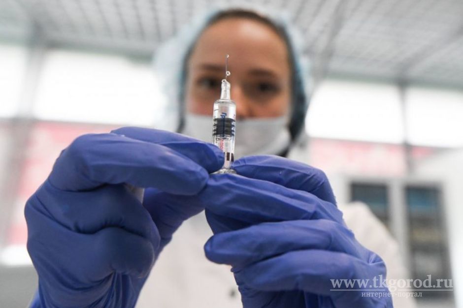 Названы первые получатели вакцины от коронавируса в России