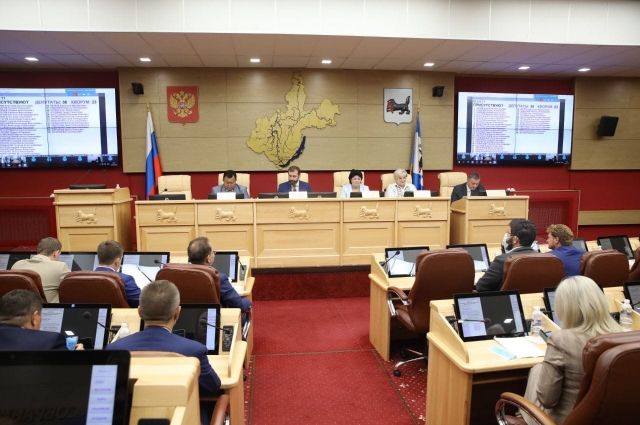Законопроект о выплатах детям от 16 до 18 лет приняли в Иркутской области