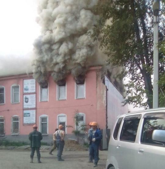 В Иркутске горело здание швейной фабрики «Ассоль»