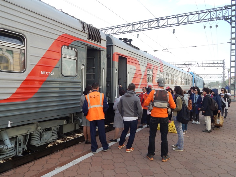 Из-за ремонта пути пассажиров электричек доставят из Выдрино в Байкальск на автобусах