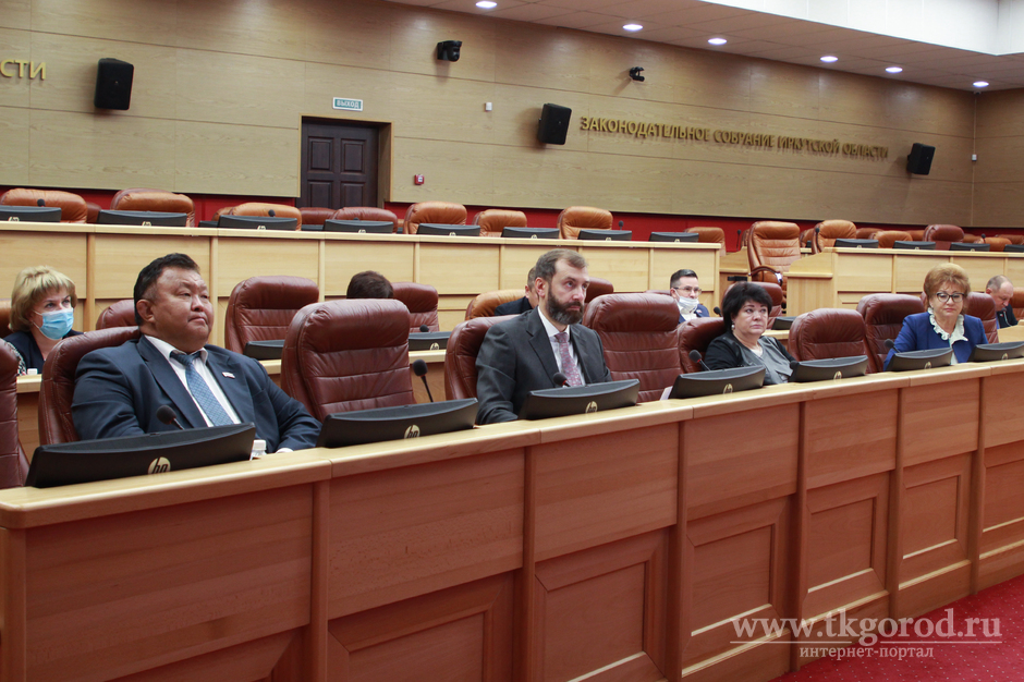Вопросы организации учебного процесса в школах в период пандемии обсудили на депутатском штабе в Заксобрании Иркутской области