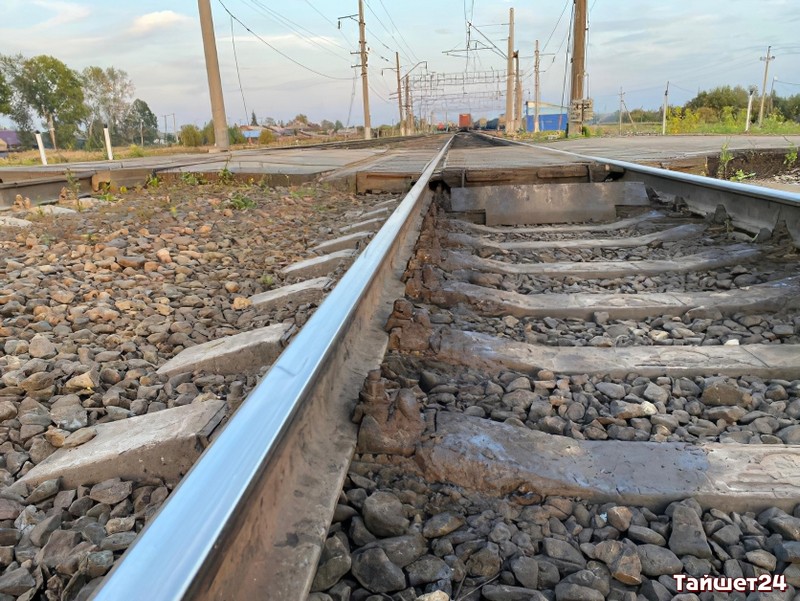 По факту травмирования на железной дороге школьницы в Юртах возбуждено уголовное дело