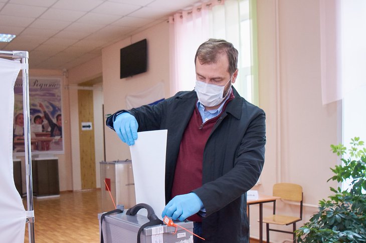 Спикер ЗС Александр Ведерников принял участие в голосовании на выборах главы Иркутской области