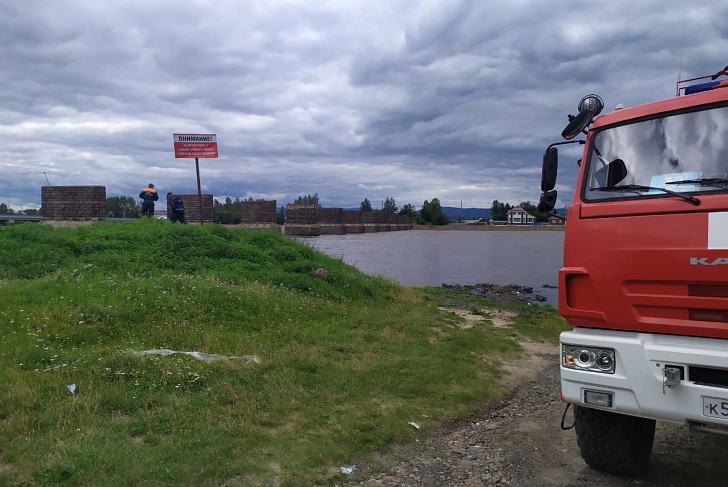МЧС находится в режиме повышенной готовности из-за непогоды в Иркутской области