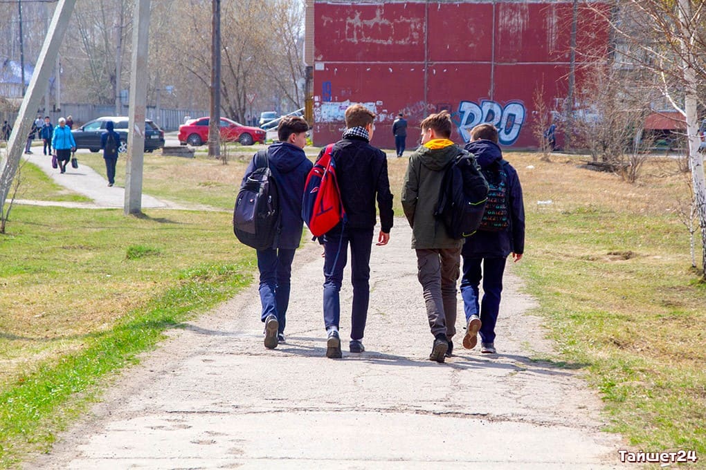 Родители около 1,7 тысячи детей в Иркутской области до сих пор не подали заявления на коронавирусные выплаты
