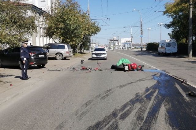 На улице Безбокова в Иркутске насмерть разбился мотоциклист