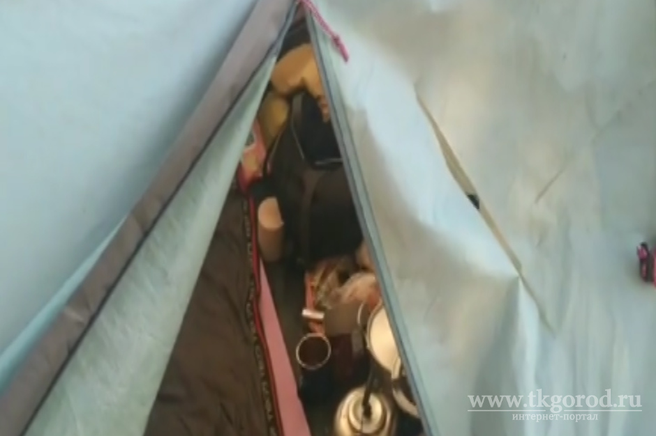 Путешественнику, который два года ходит пешком по России, в Братске порвали палатку