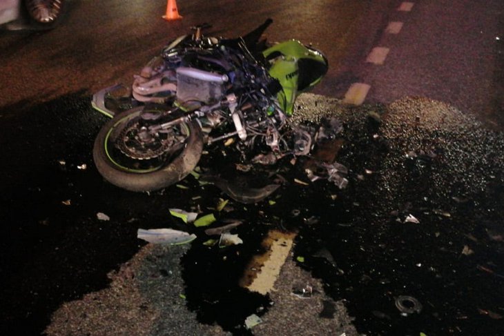 Мотоциклист погиб при столкновении с Toyota Allion на улице Сергеева