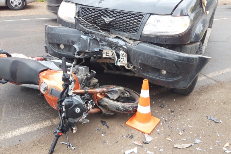 17-летний мотоциклист пострадал в столкновении с УАЗом в Иркутске