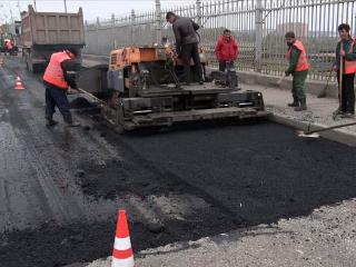 Руслан Болотов остался недоволен качеством ремонта дороги на плотине Иркутской ГЭС
