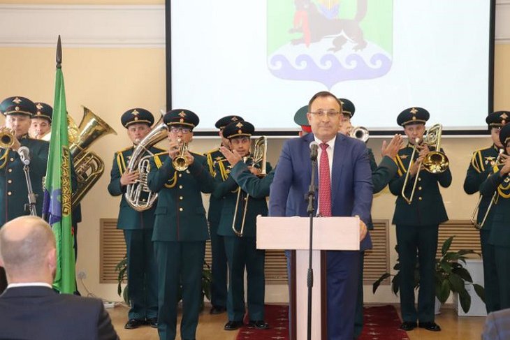 Леонид Фролов официально вступил в должность мэра Иркутского района