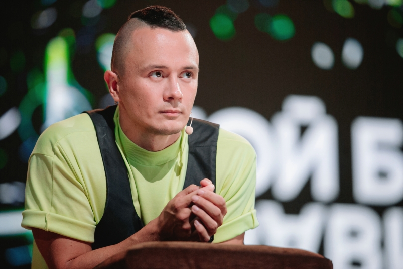 Илья Соболев стал ведущим нового музыкально-комедийного шоу ТНТ "Пой без правил"