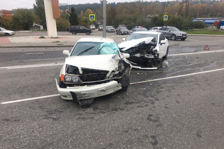 Водитель Mazda 6 пострадала при столкновении с Toyota Chaser в Университетском