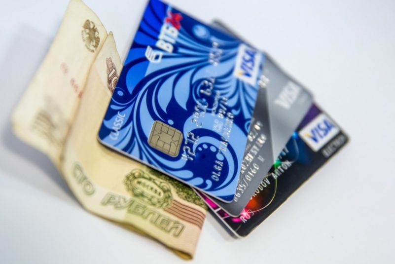 Зарплаты будут начислять по-новому: что нужно знать держателям банковских карт