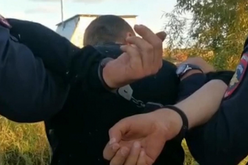 Пенсионер МВД с сыном застал сбежавший преступный дуэт у себя на даче в пригороде Ангарска