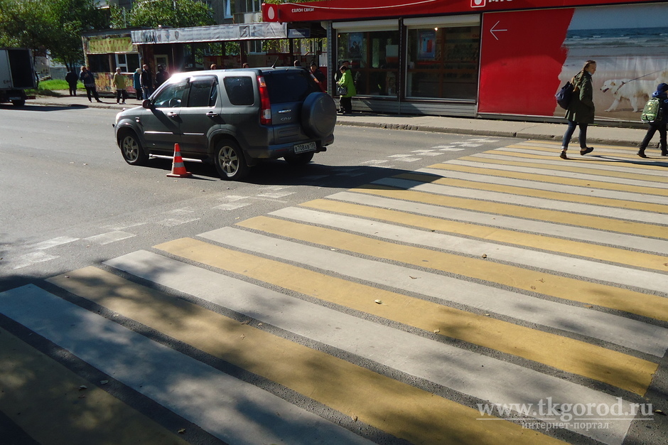 В Братске 17-летнюю девушку, спешащую на автобусную остановку,  на пешеходном переходе сбил автомобиль