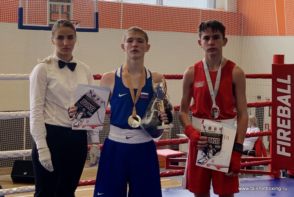Тайшетский боксёр Андрей Соловьёв одержал уверенную победу на турнире в Красноярске