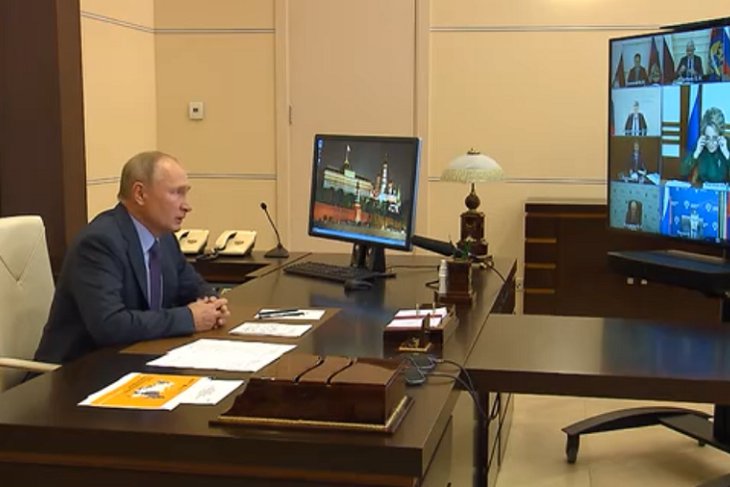 Владимир Путин поручил запретить экспорт необработанной древесины