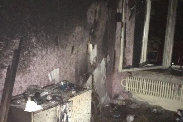 В Ангарске сгорела жилая «однушка» в доме коридорного типа. Фото