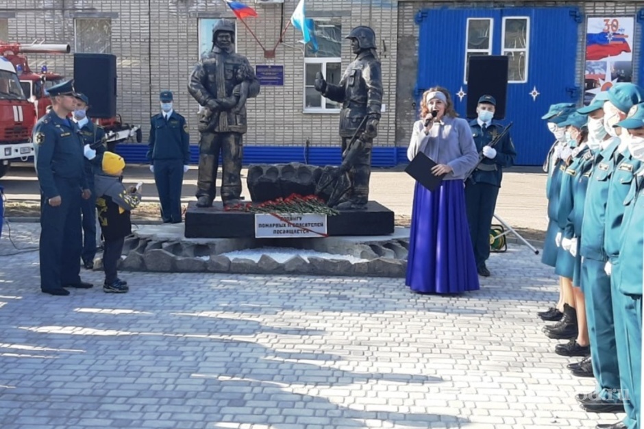 В Ангарске открыли памятник пожарным-спасателям