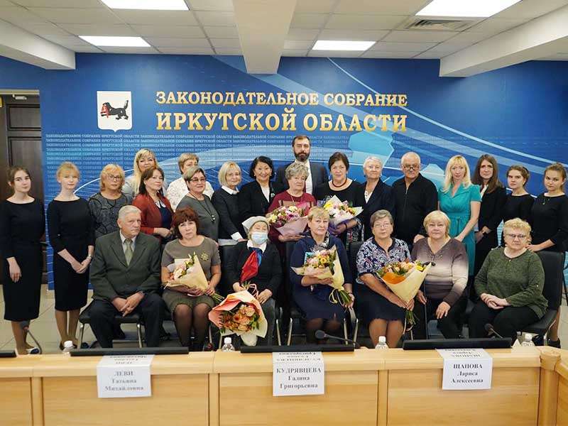 Солдатских матерей чествовали в областном парламенте <meta itemprop=url content=https://irksib.ru/allnews/12-social/20931-soldatskikh-materej-chestvovali-v-oblastnom-parlamente />
