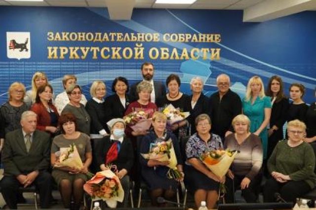 Матерей солдат, погибших при исполнении долга, наградили в Иркутске
