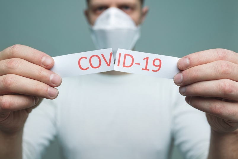 Назван срок, когда закончится "дурдом" с ограничениями из-за коронавируса в России