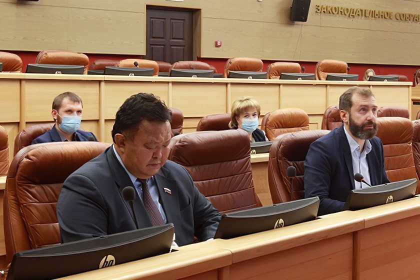 Депутаты Заксобрания просят жителей Иркутской области соблюдать масочный режим