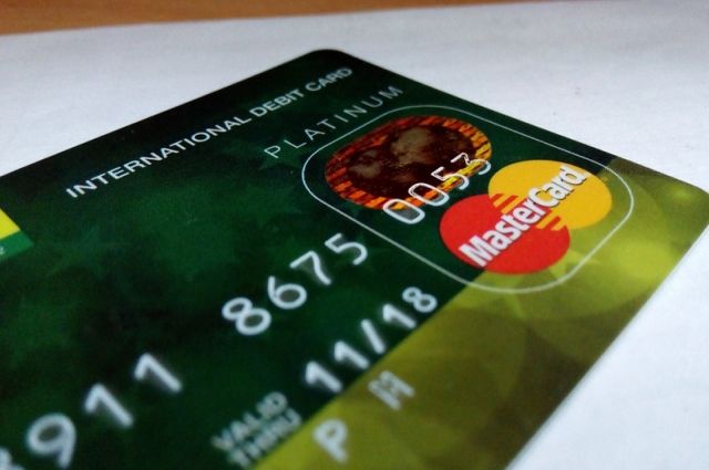 Банковскую карту с нацарапанным пин-кодом украли у иркутской пенсионерки